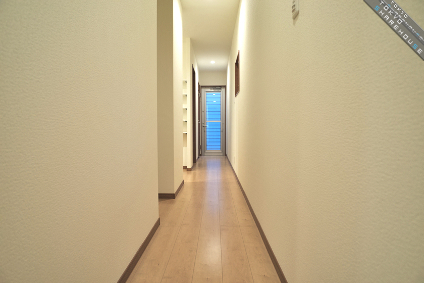 C3_gh_midori_30_hallway